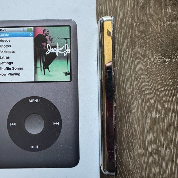 iPod  Classic 6th generation 120Gbs - Picture 2 of 4
